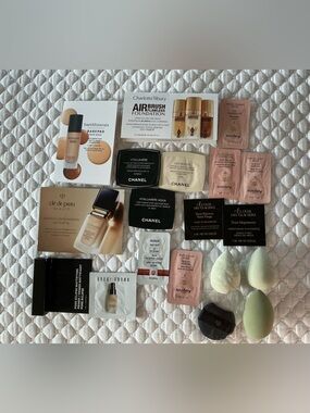 Assorted Women Makeup Foundation Sample Pack and Sponges Bundle